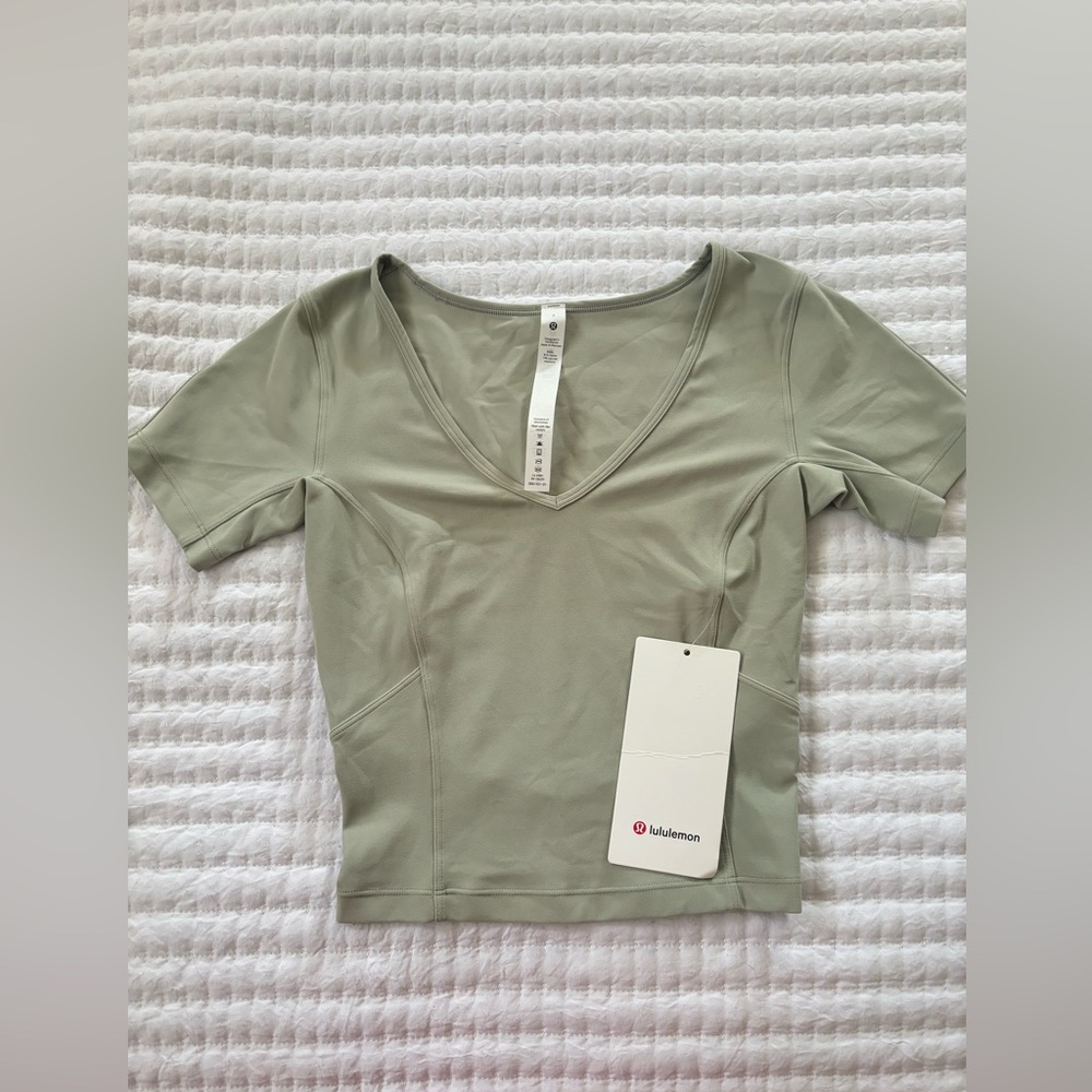 NWT Lululemon nulu cropped top size 2